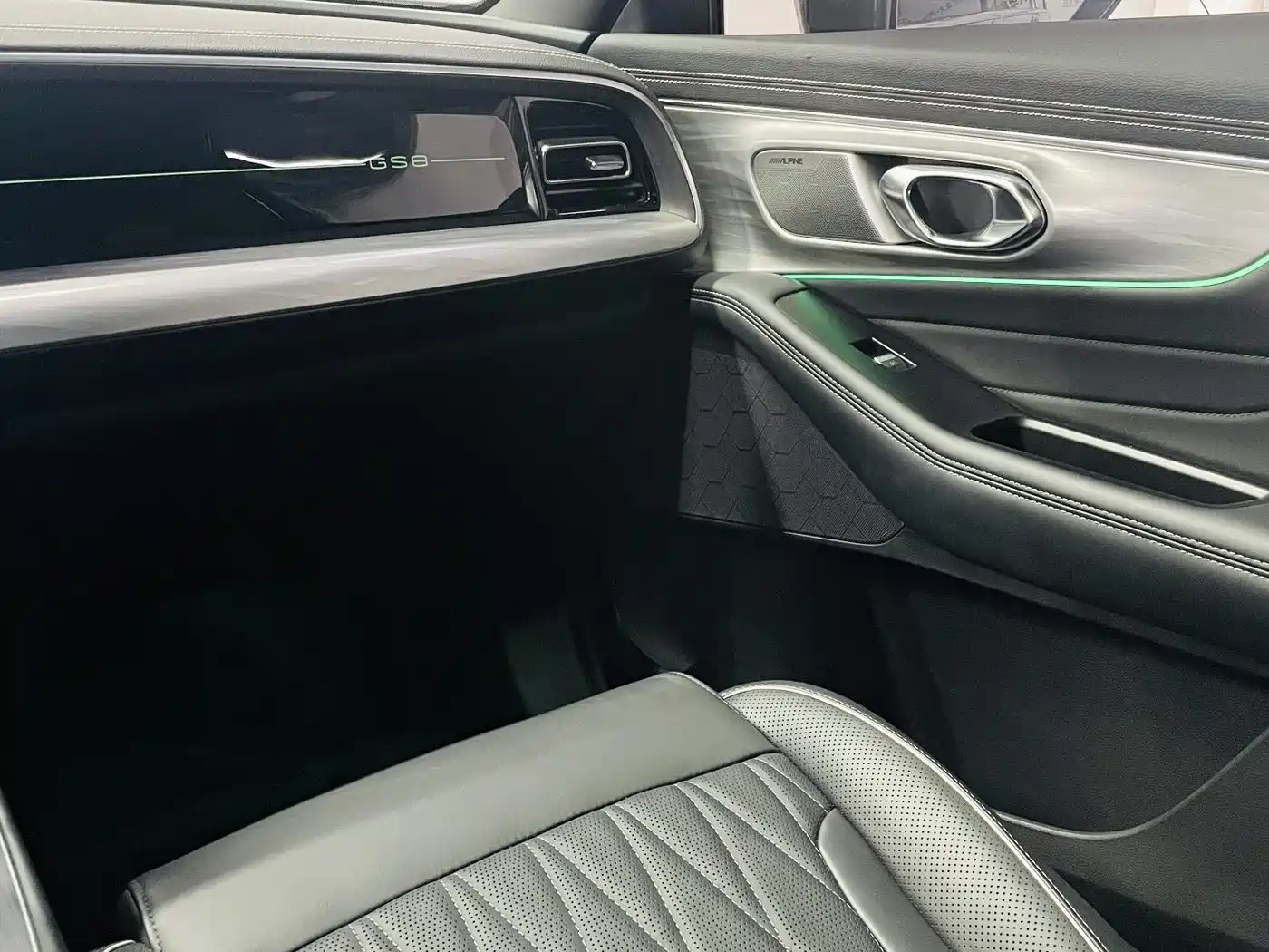 GAC Trumpchi Trumpchi GS8 2024 Navigator Series 2.0TGDI 4WD Luxury Smart Connect Edition фото 16