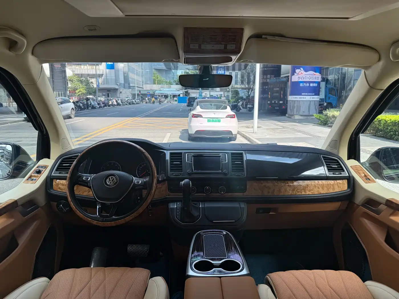 Volkswagen Multivan 2017 2.0TSI AWD Premium Edition 7-Seater фото 17