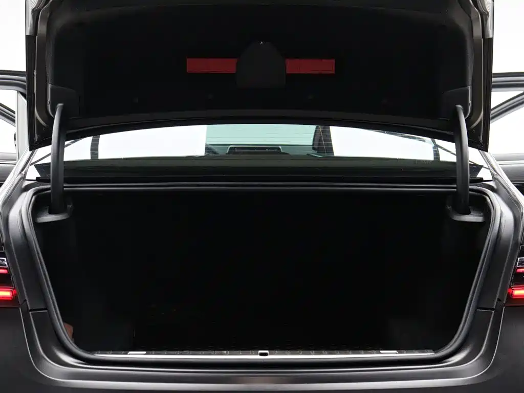 BMW 7 Series 2019 Facelift 750Li xDrive V8 M Sport Package фото 12