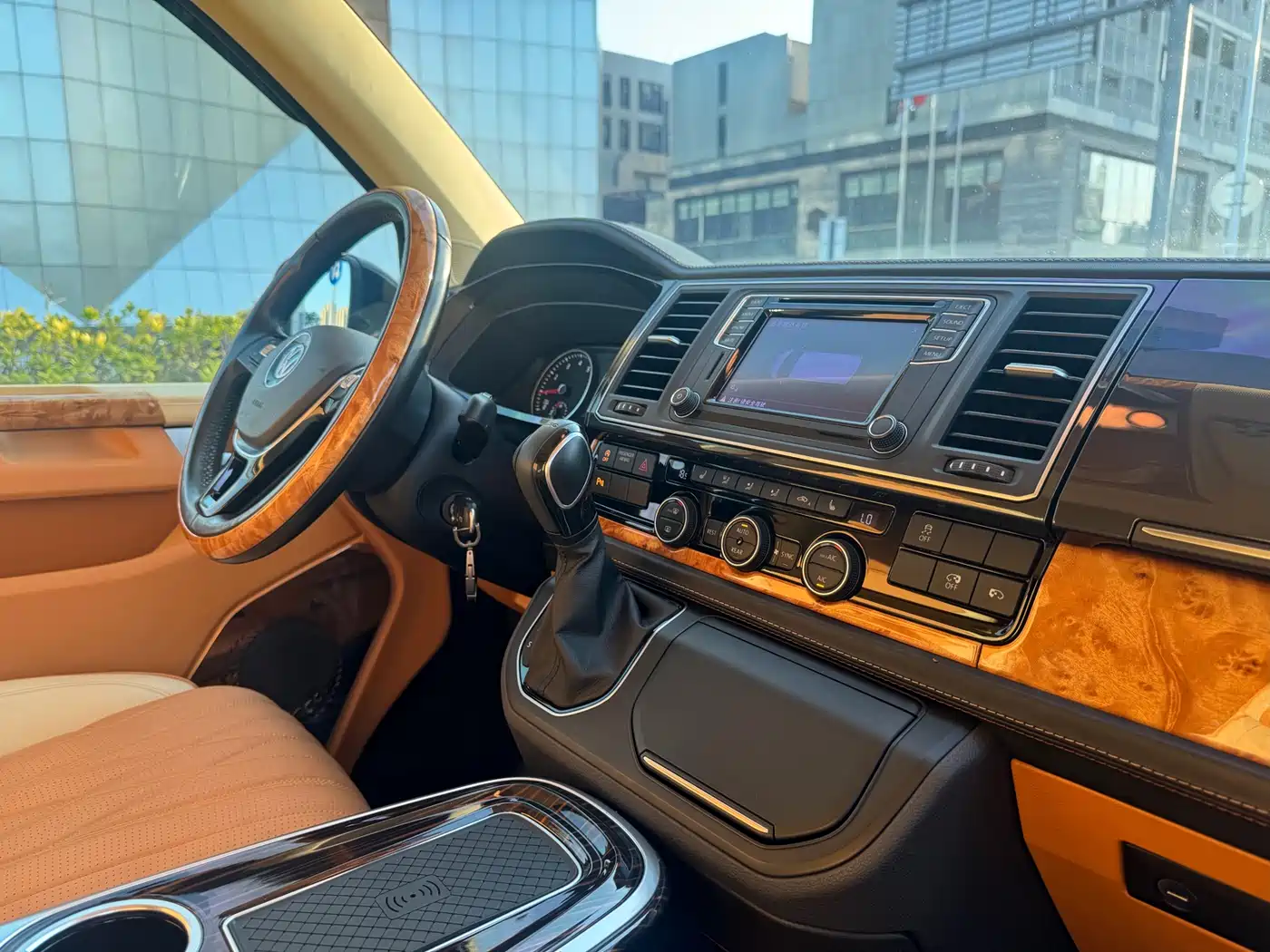 Volkswagen Multivan 2017 2.0TSI AWD Premium Edition 7-Seater фото 14