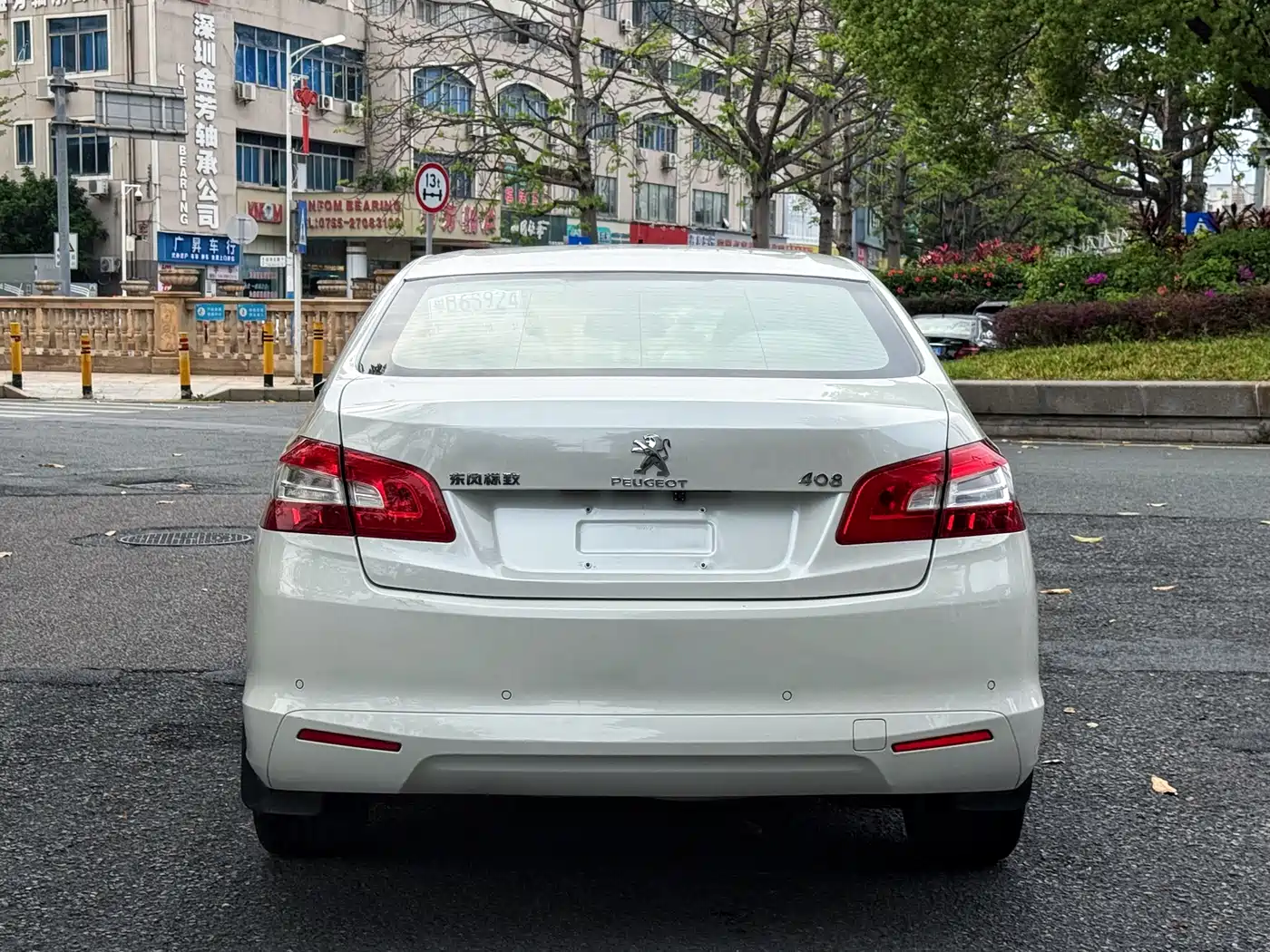 Peugeot 408 2015 Model 1.2T Automatic Luxury Edition фото 6