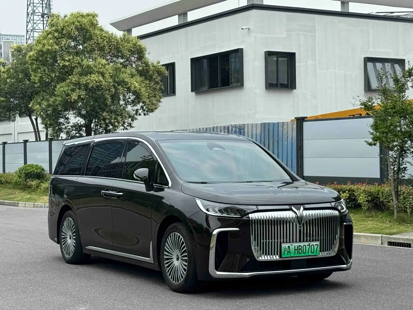 Voyah Auto Voyah Dreamer 2025 PHEV 4WD Kunpeng Premium Edition фото 3