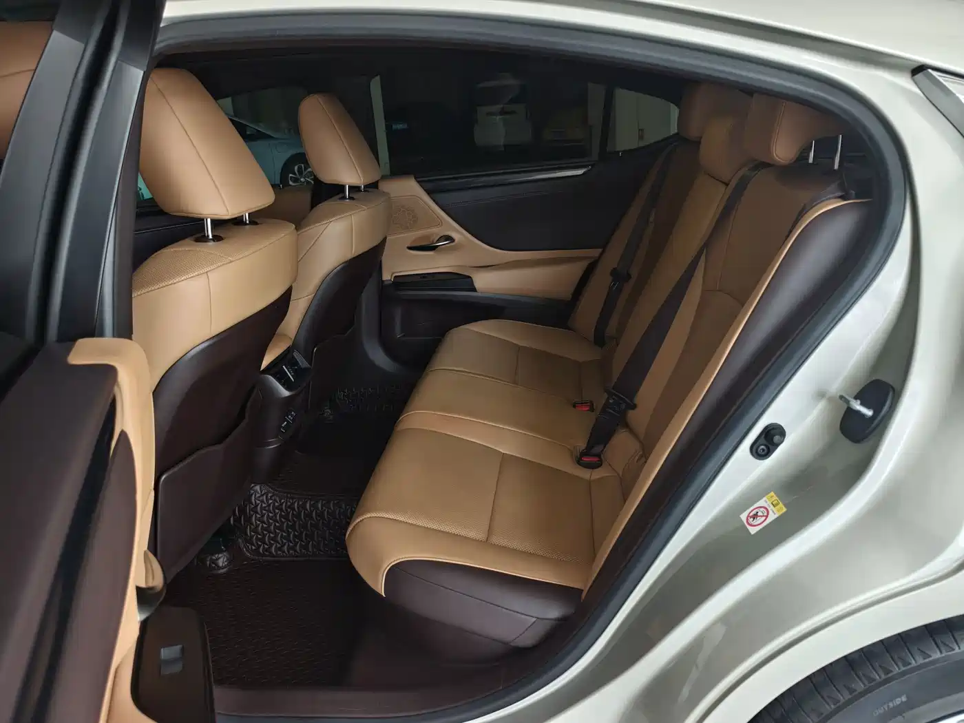 Lexus ES 2018 300h Excellence Edition China V фото 11