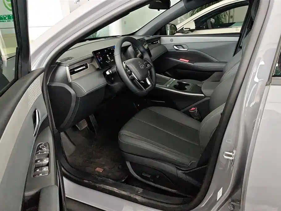 BYD Qin PLUS 2026 Model DM-i 210KM Progressive Edition фото 9
