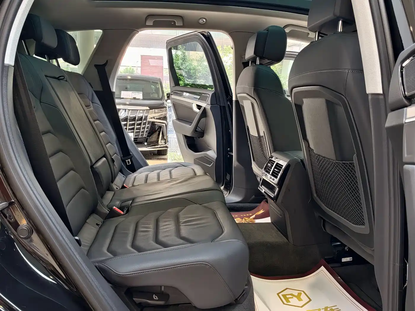 Volkswagen Touareg 2023 2023 3.0TSI R-Line Black Sports Package