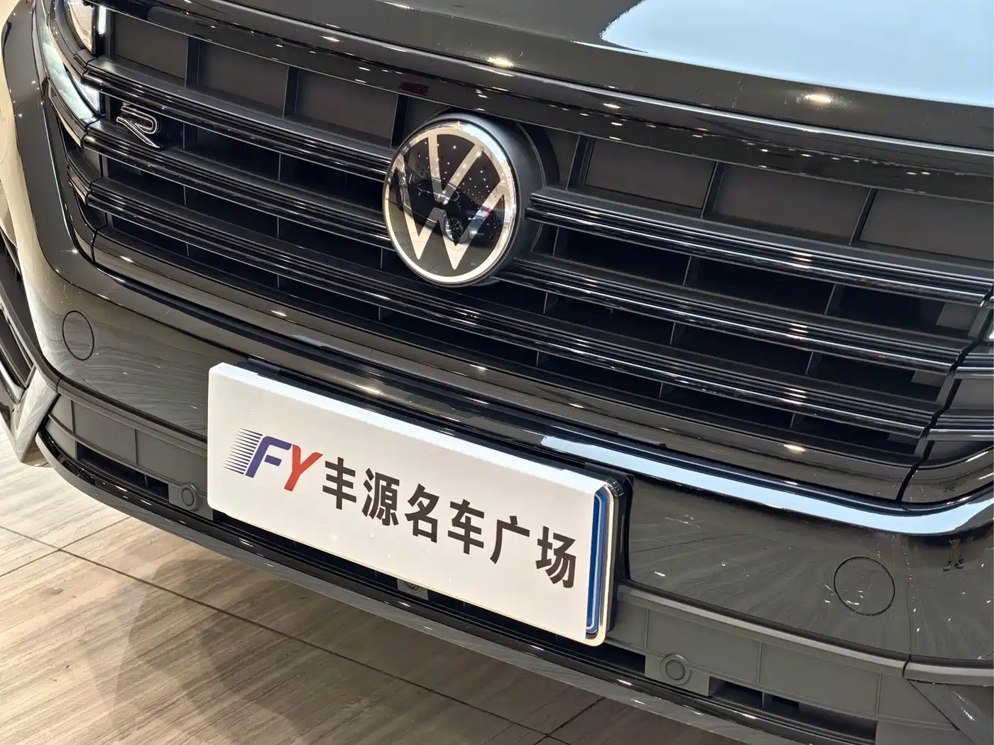 Volkswagen Touareg 2023 2023 3.0TSI R-Line Black Sports Package
