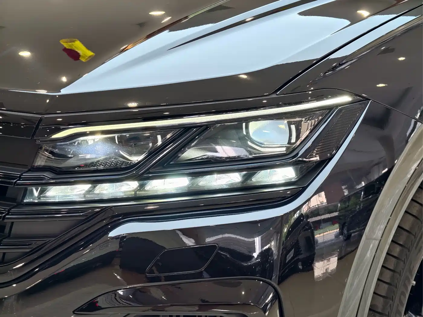 Volkswagen Touareg 2023 2023 3.0TSI R-Line Black Sports Package