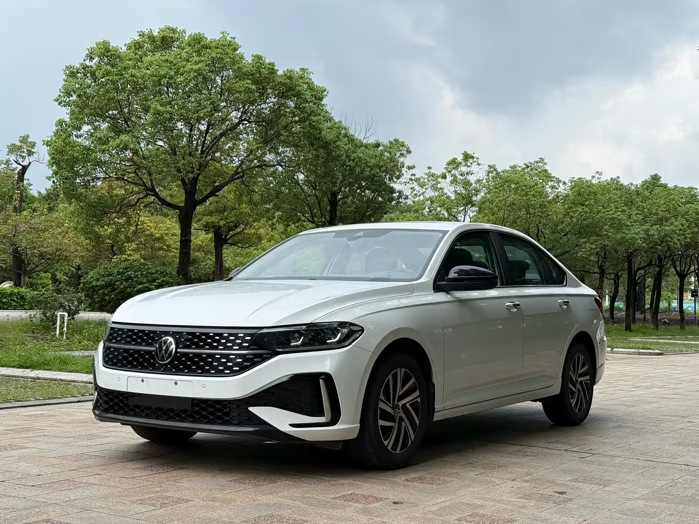 Volkswagen Lavida 2024 Model 300TSI DSG Starlight Leading Edition