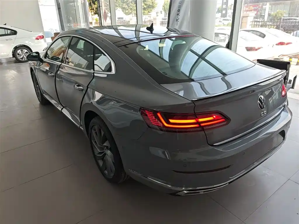 Photo 5 - Volkswagen CC