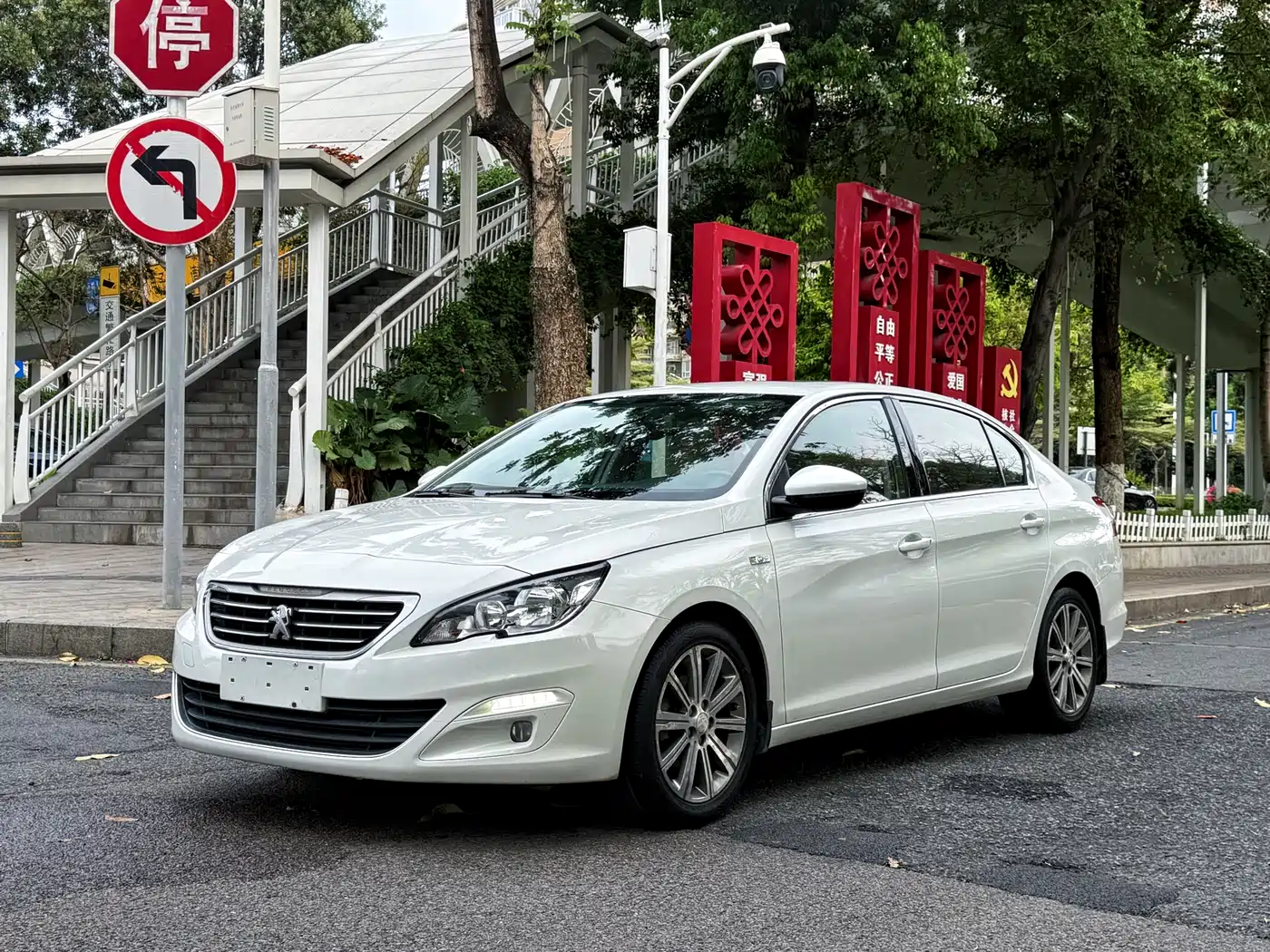 Peugeot 408 2015 Model 1.2T Automatic Luxury Edition