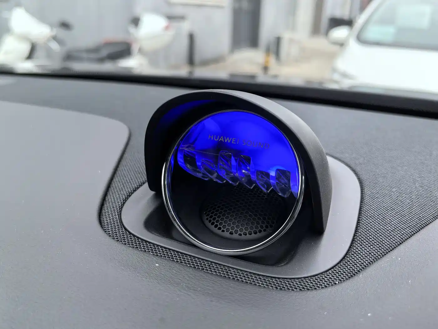 AITO Wenjie AITO M5 2024 Extended Range Max RS AWD Advanced Smart Driving Edition фото 18