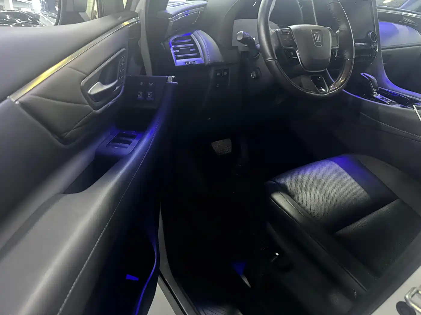 Toyota Alphard 2023 Dual Hybrid 2.5L Ultimate Gold Edition фото 4