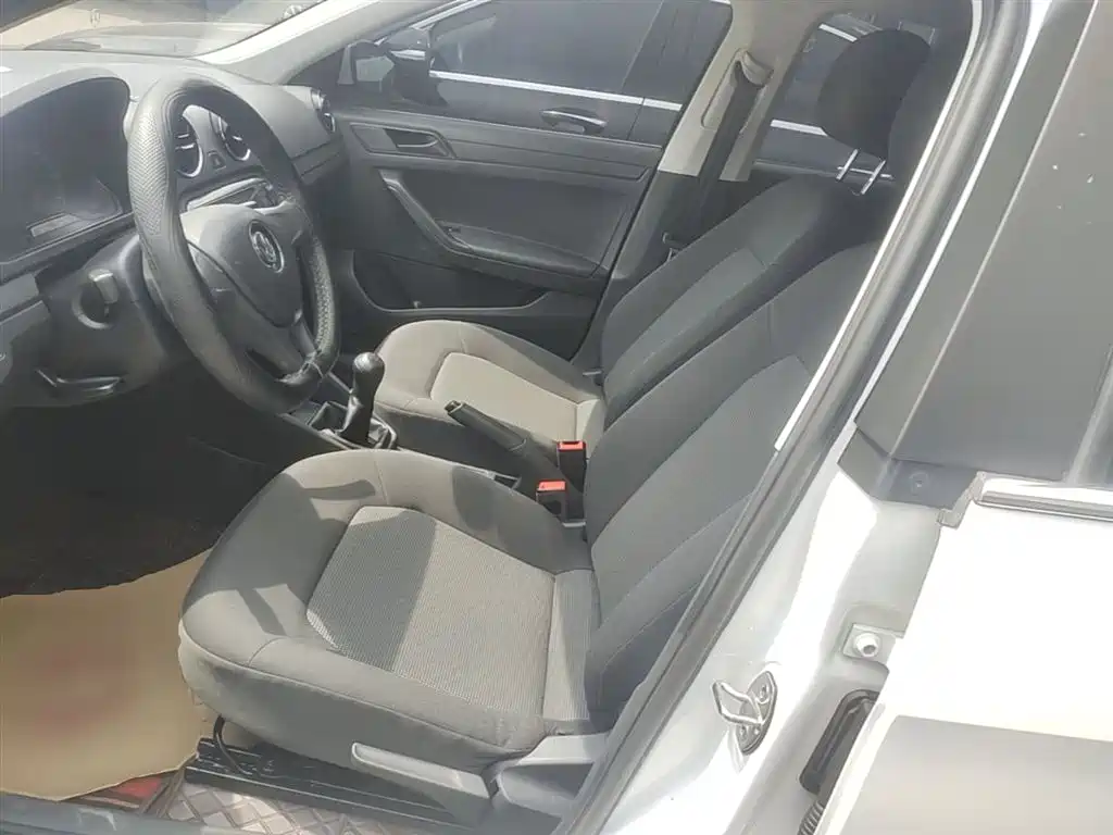 Volkswagen Jetta 2017 1.5L Manual Fashion фото 15