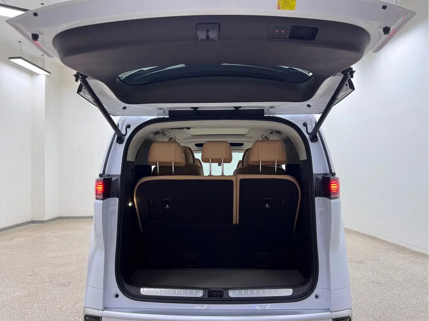 Denza D9 2024 DM-i 980 AWD Prestige фото 35