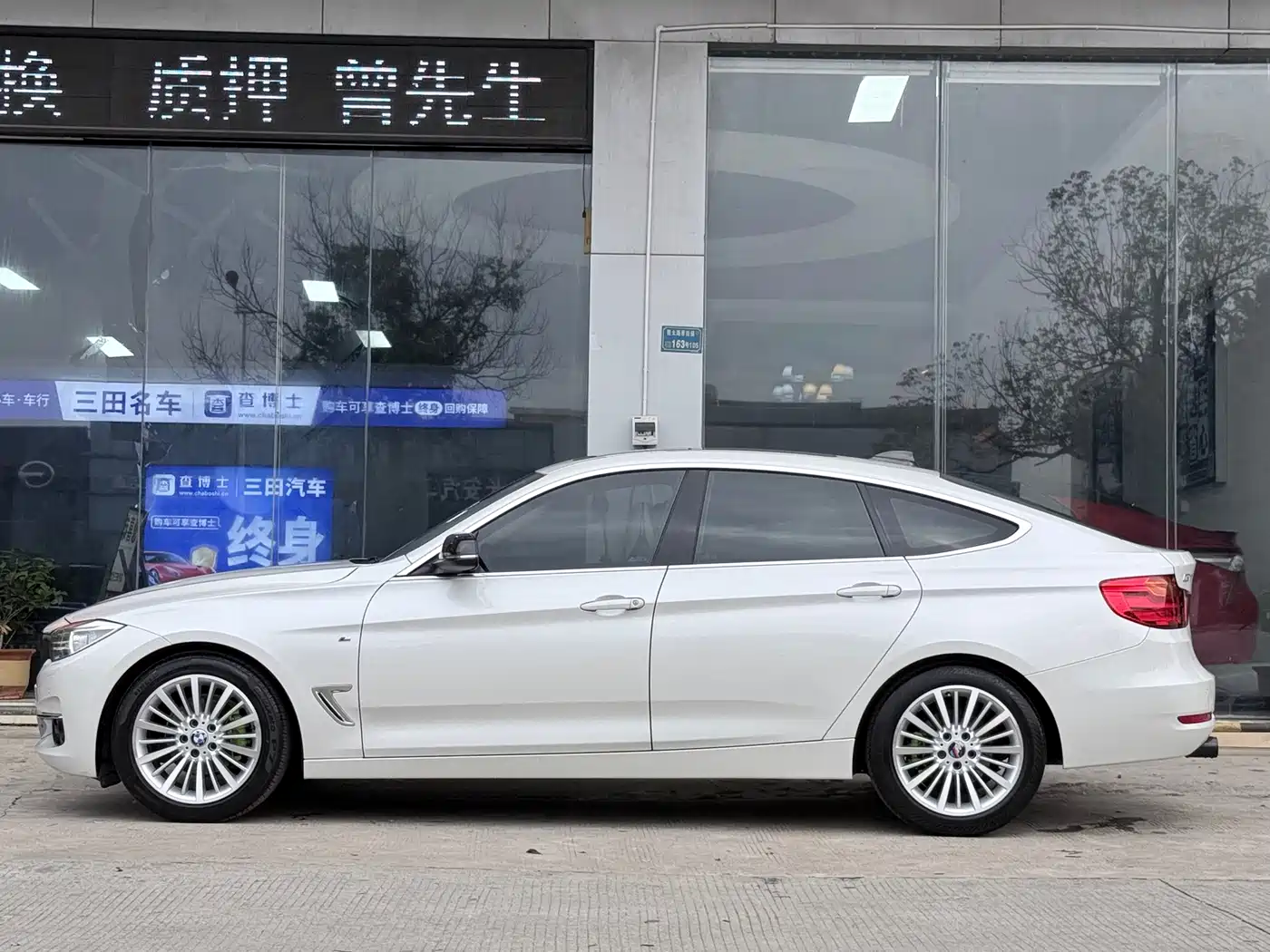 BMW 3 Series GT 2016 320i Design Package фото 13