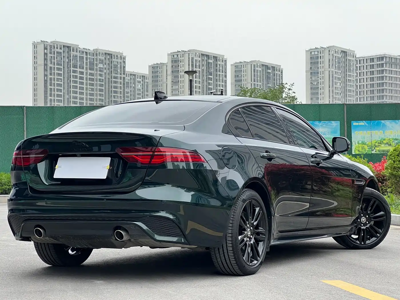 Jaguar XEL 2024 Model 2.0T 250PS R-DYNAMIC S Gloss Black Sport Edition фото 5