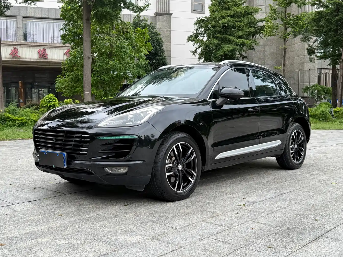 Фото 1 - Zotye SR9