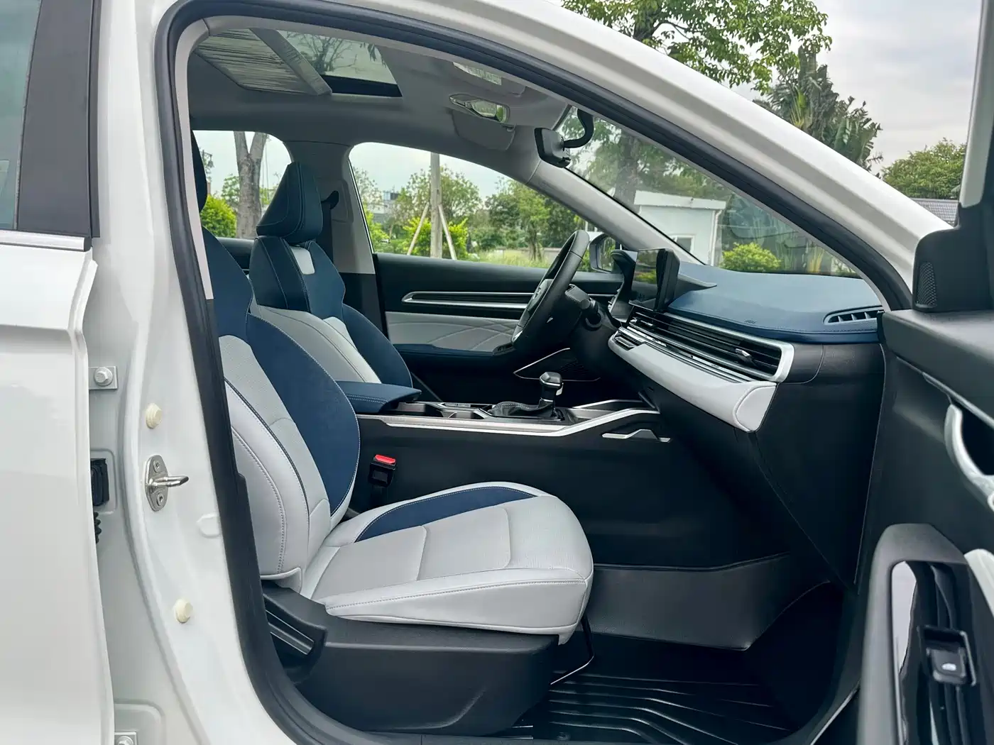 GEELY AUTOMOBILE EMGRAND