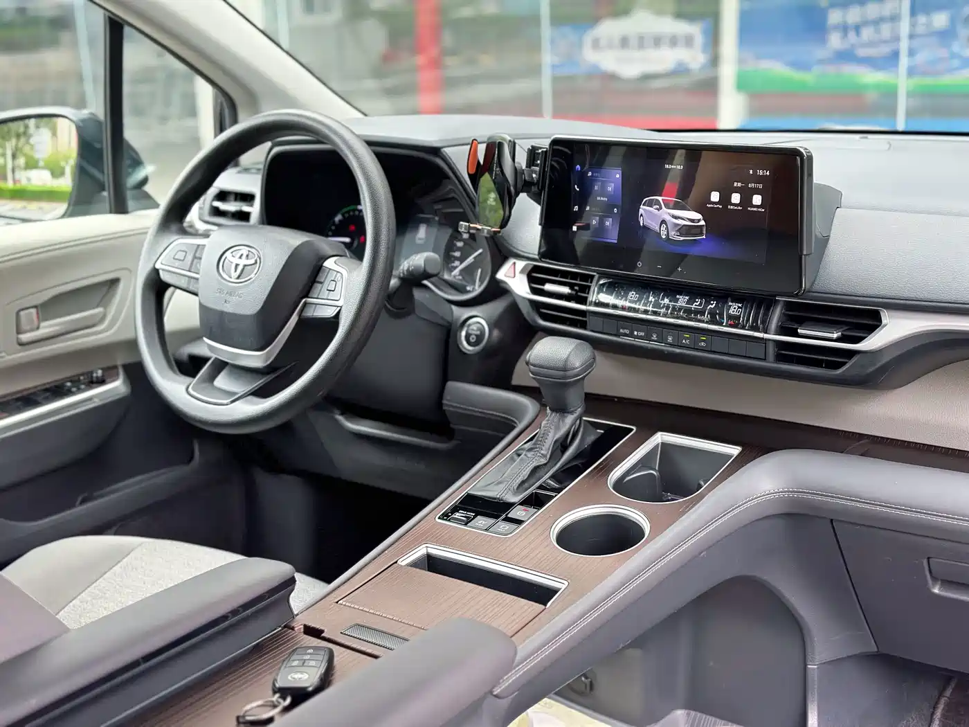 Toyota Sienna, миниатюра 7