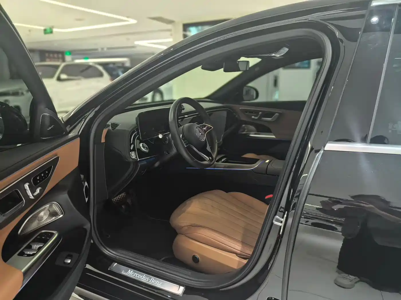 Mercedes-Benz E-Class 2024 Model E 300 L Luxury фото 4