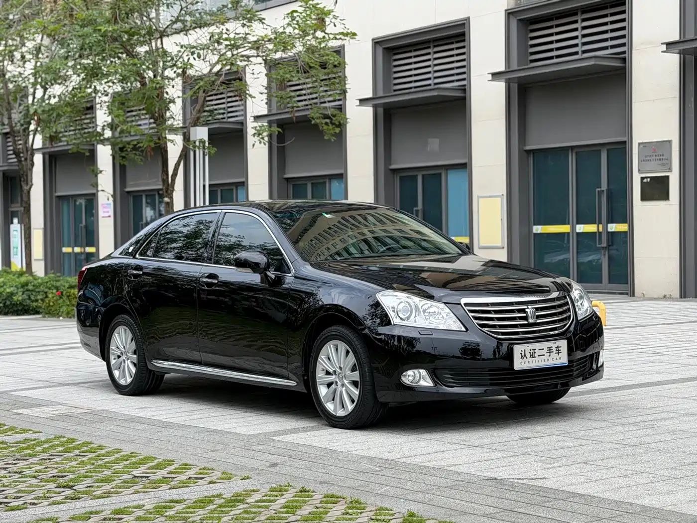 Toyota Crown 2011 2.5L Royal Leather Sunroof Special Edition фото 2