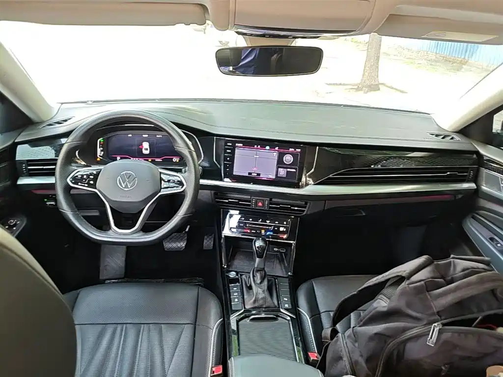 Volkswagen Passat 2023 330TSI Luxury Edition фото 10
