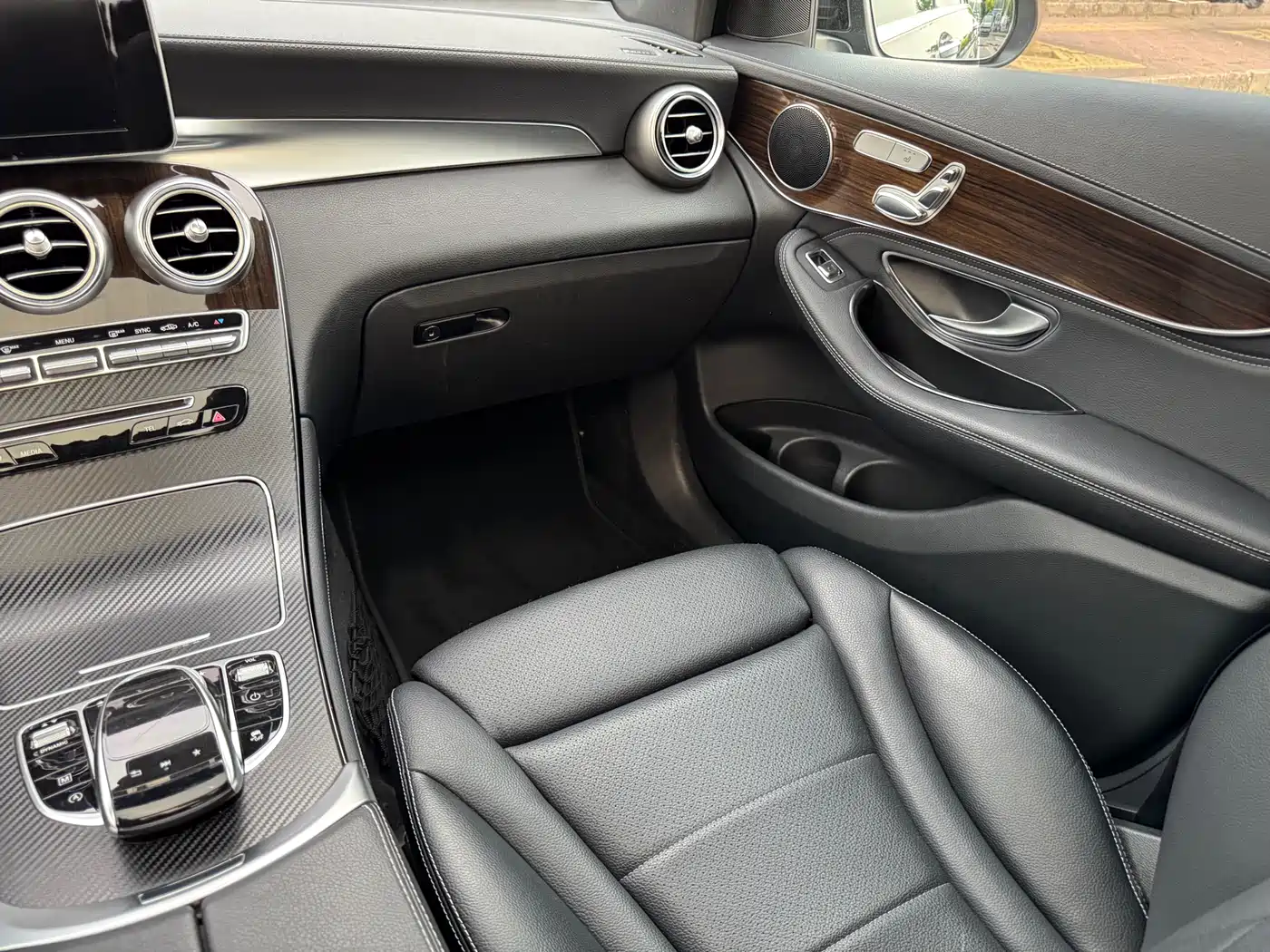 Mercedes-Benz GLC 2017 GLC 260 4MATIC Luxury фото 17