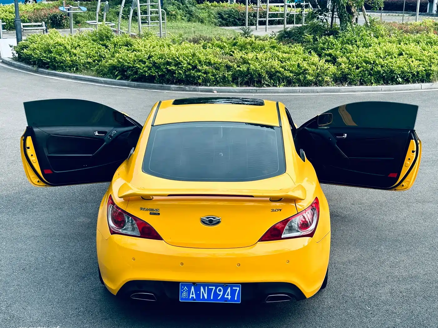 Hyundai Genesis Coupe 2012 2.0T Automatic Luxury Edition фото 8