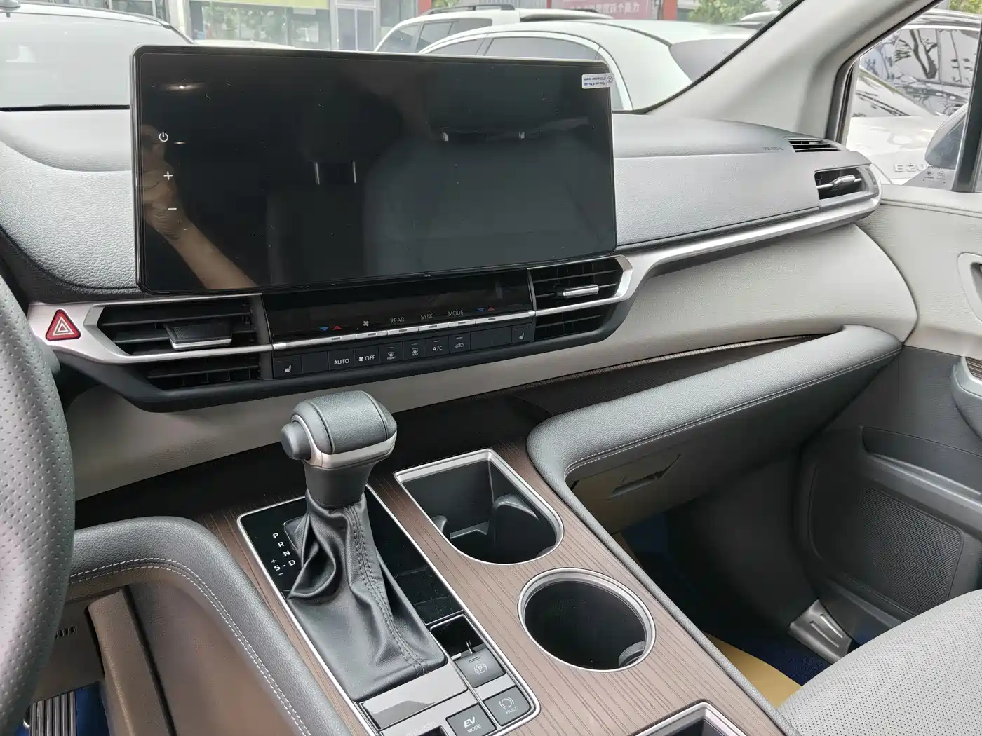 Toyota Sienna 2021 2.5L Hybrid Luxury Edition фото 8