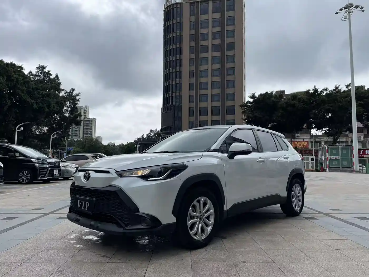 Toyota Frontlander 2023 2.0L CVT Elite Edition фото 3