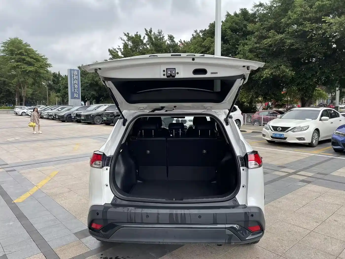 Toyota Frontlander 2023 2.0L CVT Elite Edition фото 12