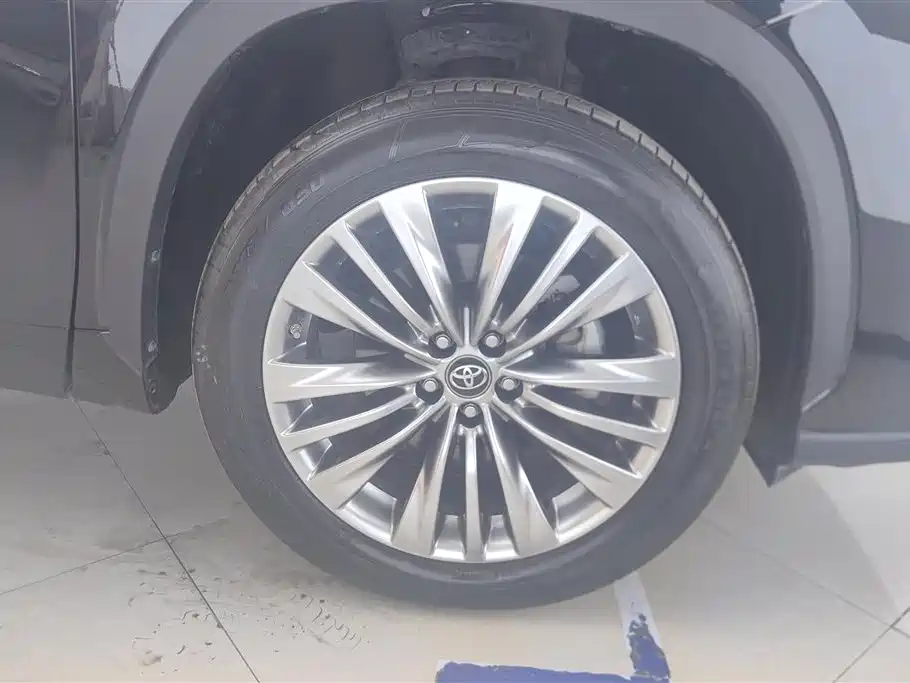 TOYOTA HIGHLANDER
