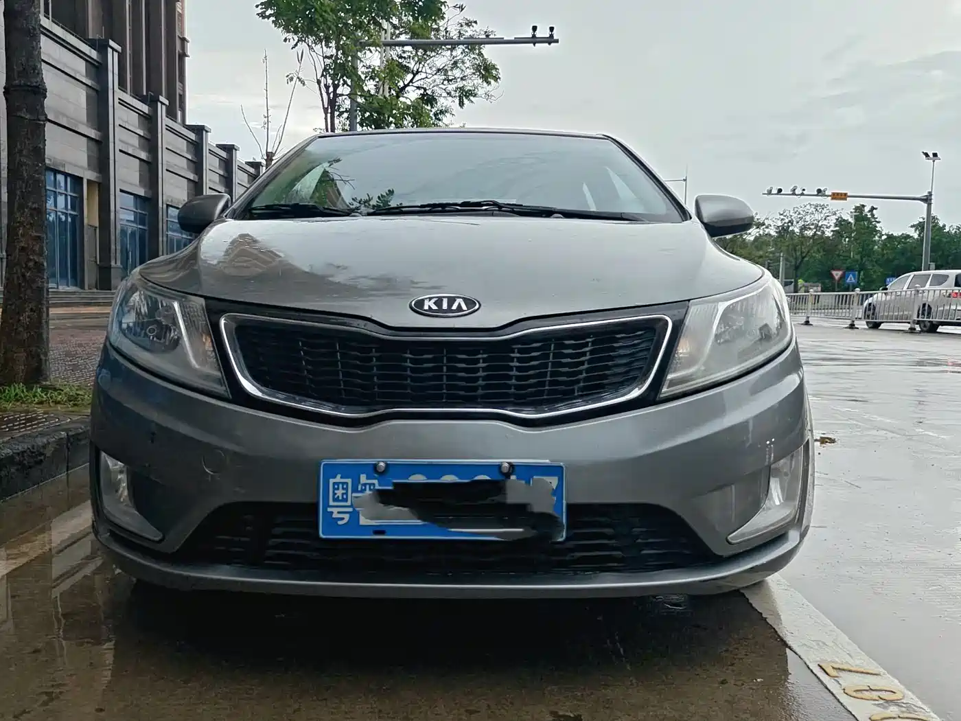 Photo 2 - Kia K2