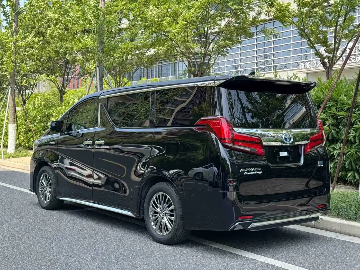 Toyota Alphard 2021 Hybrid 2.5L Ultimate фото 15
