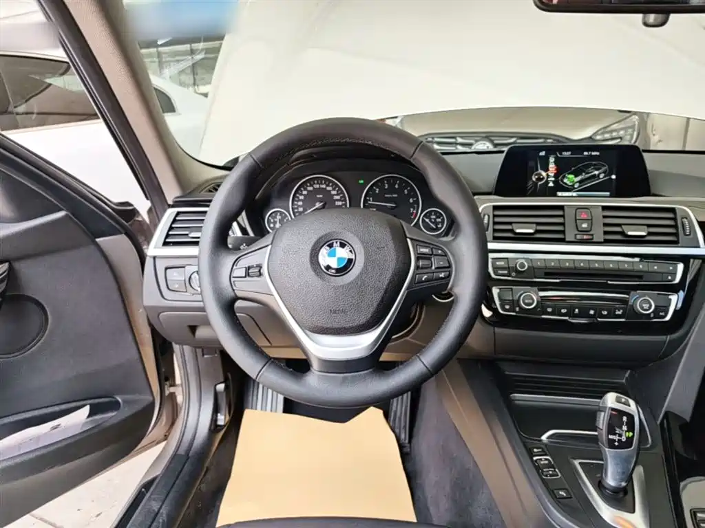 BMW 3 Series 2016 320i Fashion Model фото 11