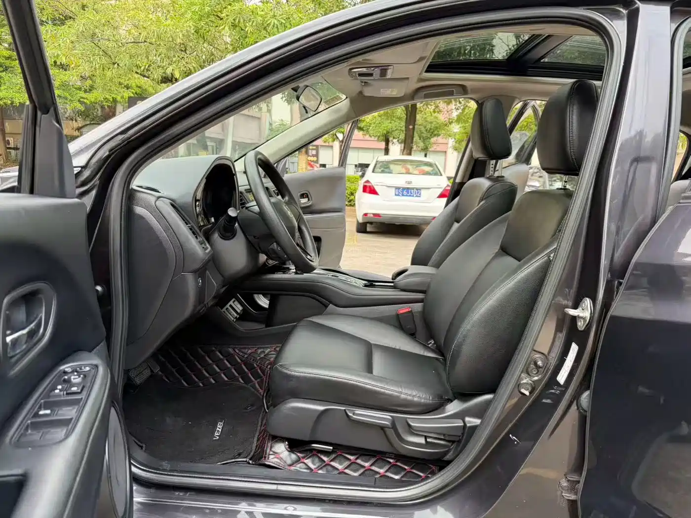 Фото 6 - Honda Vezel