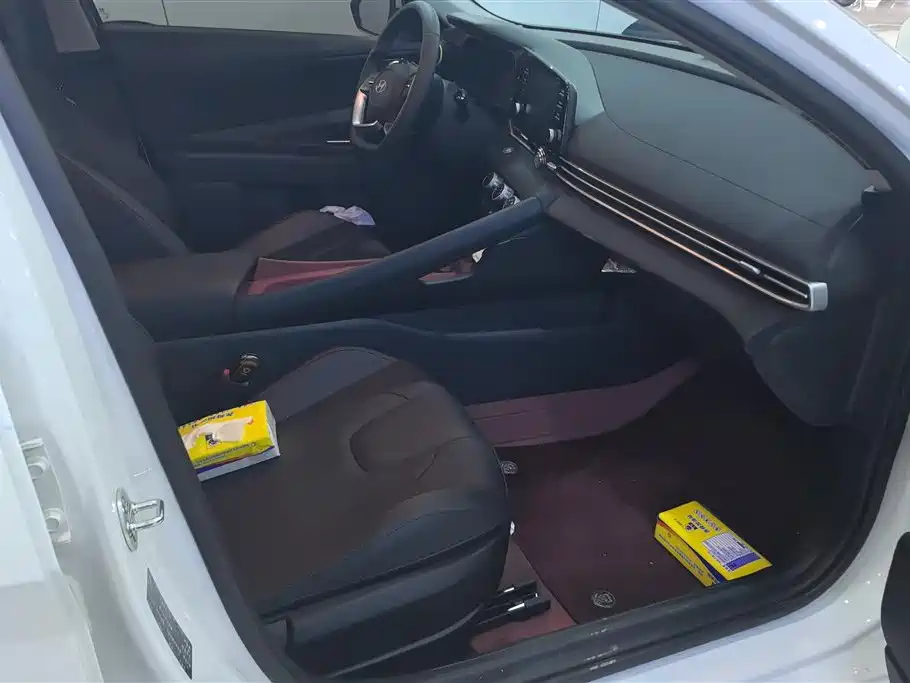 Hyundai Elantra 2023 1.5L CVT GLX Elite Edition фото 8