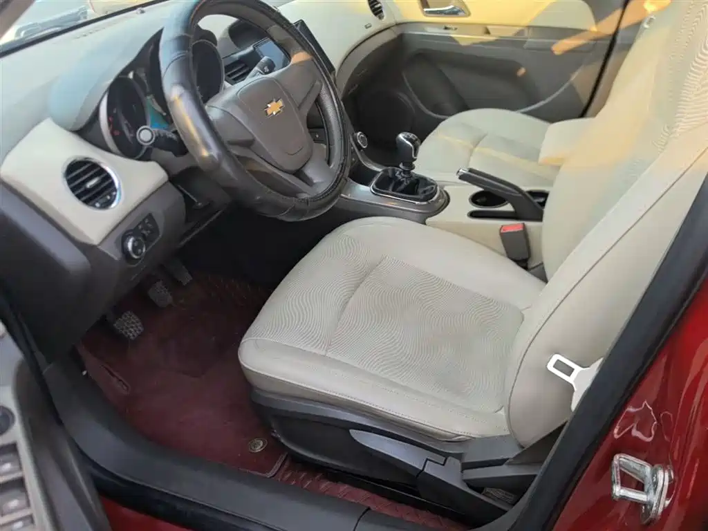 Chevrolet Cruze 2015 1.5L Classic SE MT фото 15