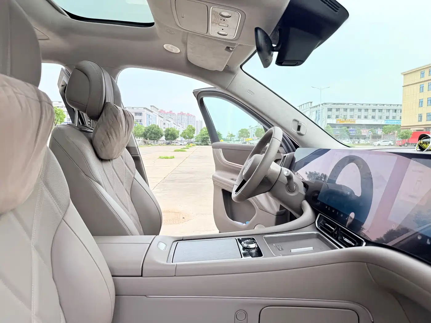 AITO Wenjie AITO M9 2025 Extended Range Ultra 52kWh 6-Seater фото 16