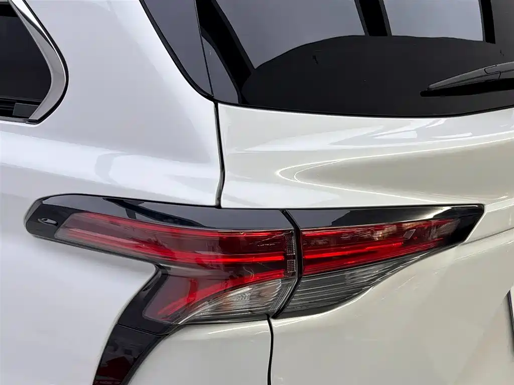 Toyota Sienna 2023 2.5L Hybrid Comfort Edition фото 10
