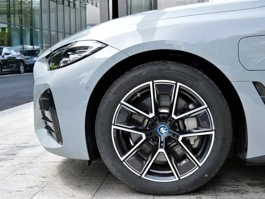 BMW i4 2026 2025 eDrive40