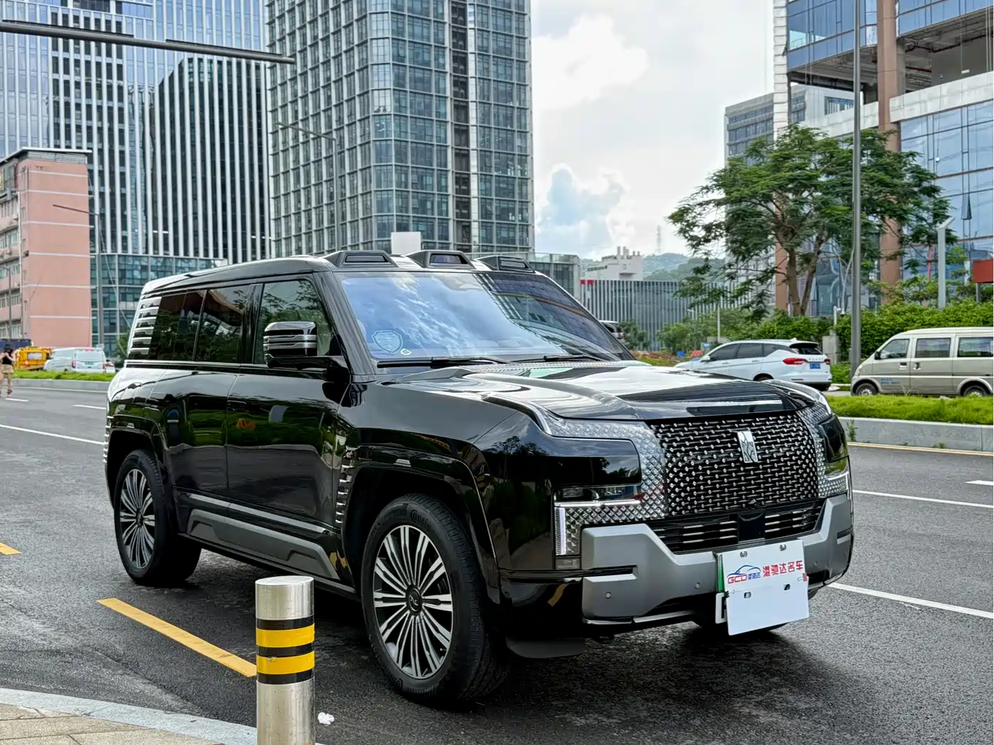 Фото 3 - Yangwang U8