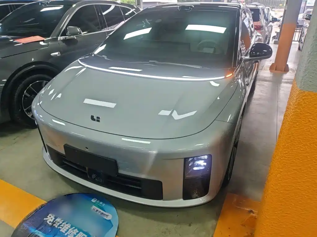 Li Auto i6 2026 2025 4WD Base Model