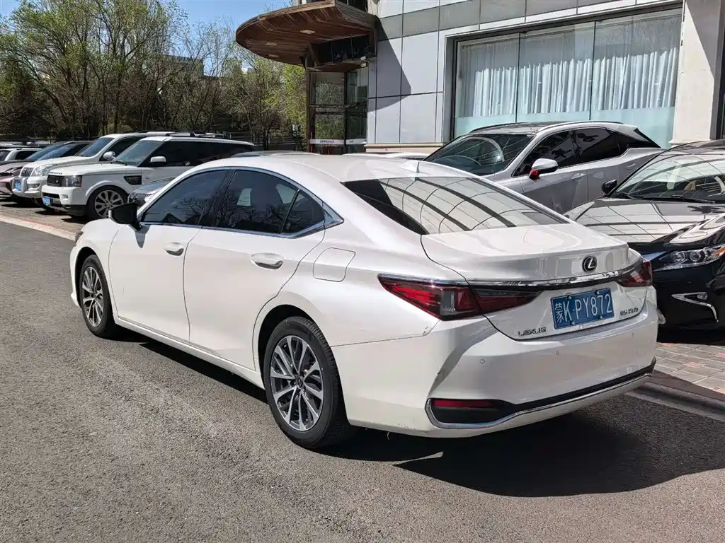 Lexus ES 2020 200 Excellence фото 2