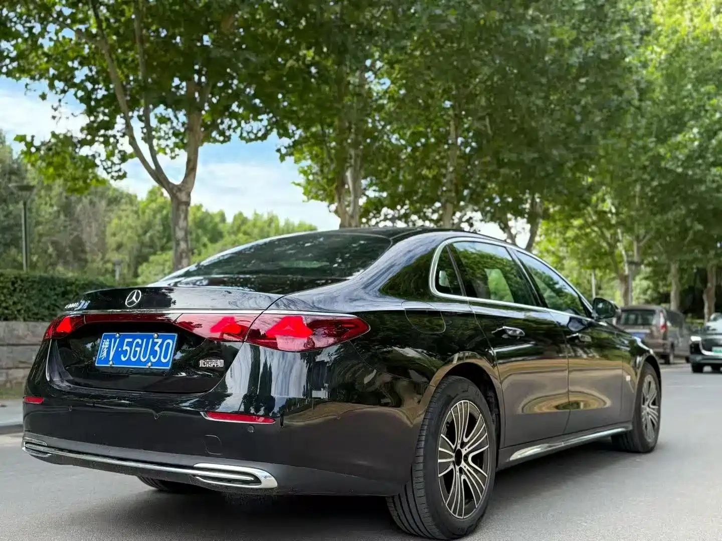 Photo 9 - Mercedes-Benz E-Class