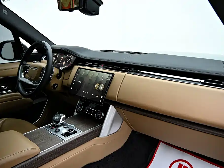 Land Rover Range Rover 2023 3.0 L6 360PS Golden Age Edition фото 15