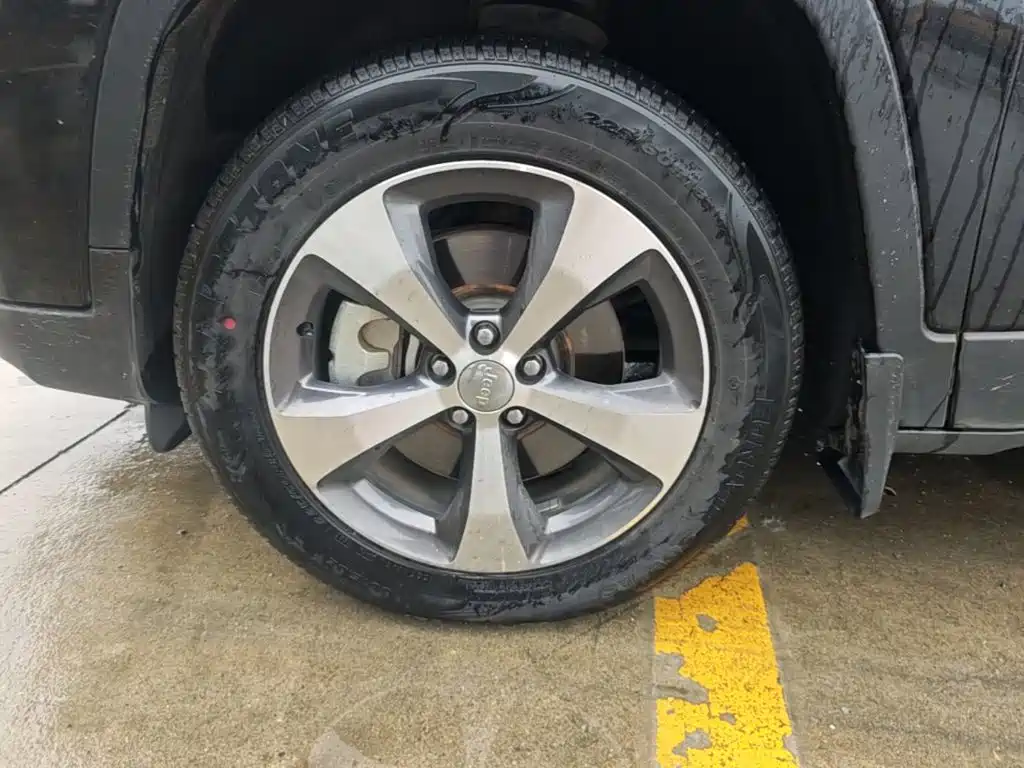 Фото 23 - Jeep Cherokee