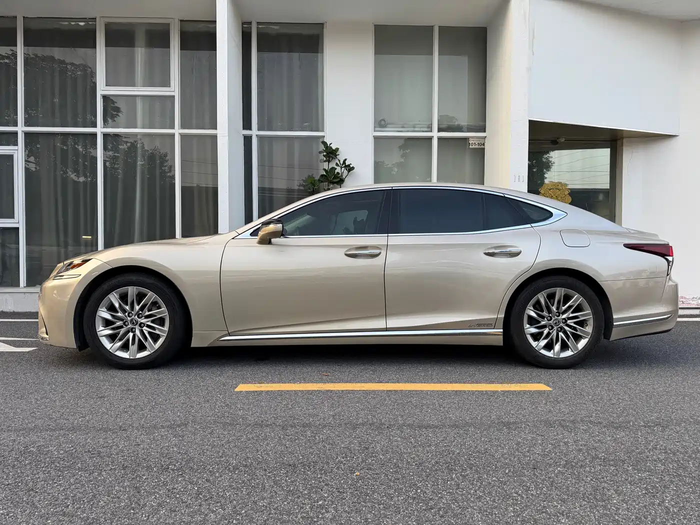 LEXUS LS