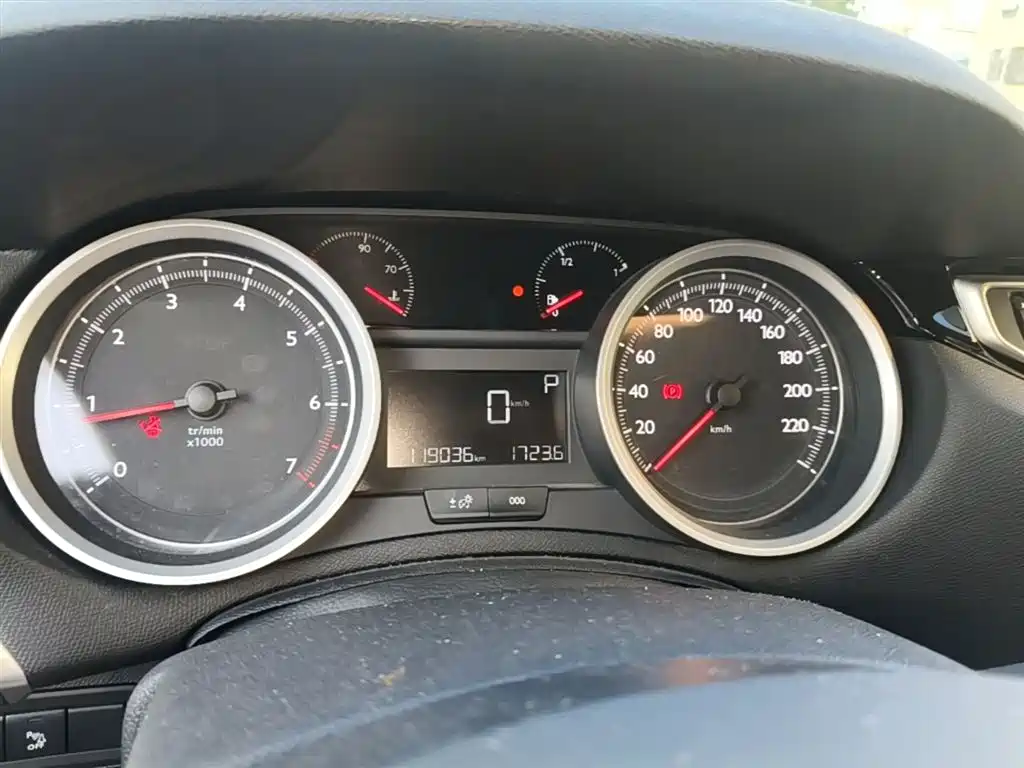 Peugeot 408 2014 1.8L Automatic Luxury Edition фото 12