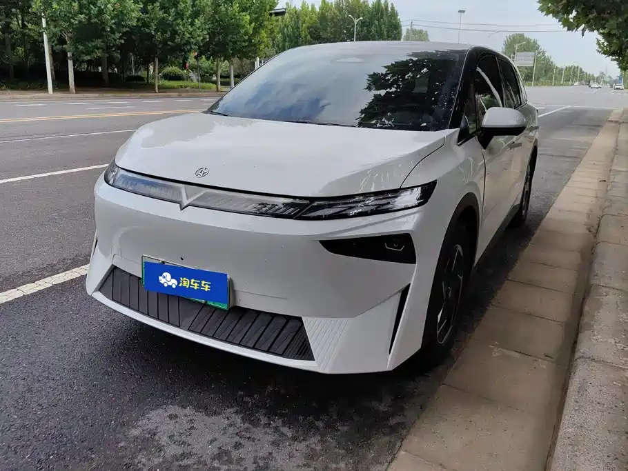 2025 Venucia VX6